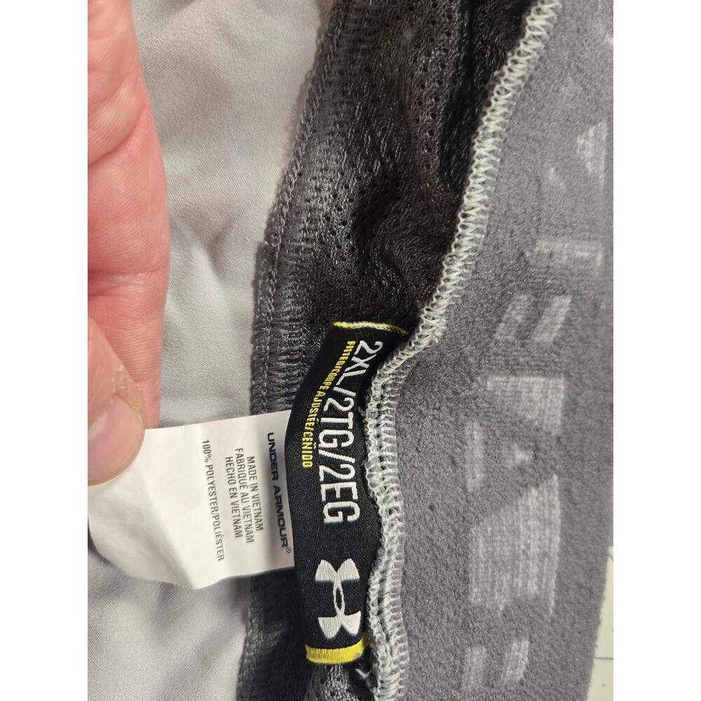 Under Armour Size 2XL Mens Gray Shorts Black Trim Stretchy Fitted 2" Slits UAG14